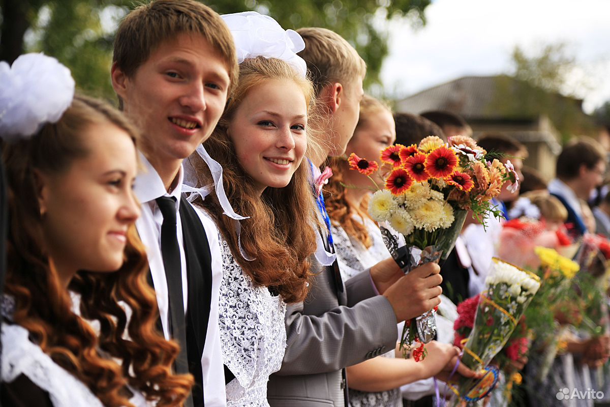 Двух классники. Выпускники школы. Последний звонок 11 класс.