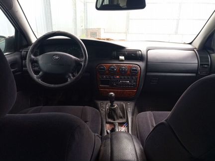 Opel Omega 2.5 МТ, 1998, седан