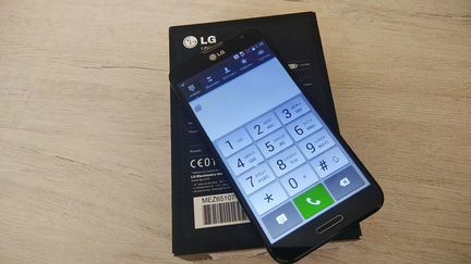 Смартфон LG optimus pro