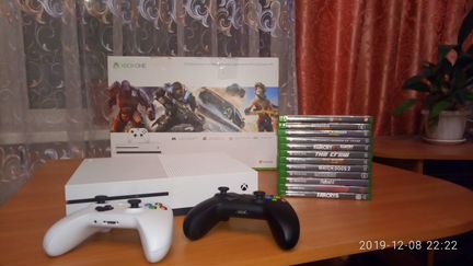Продам Xbox one S 500gb + много игр