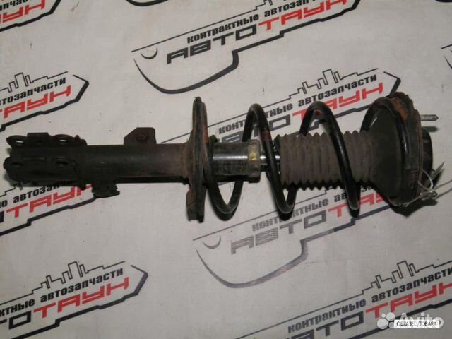 Стойка ходовки toyota noah voxy AZR60G AZR65G пере