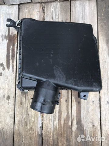 Корпус воздушного фильтра Toyota Land Cruiser 200