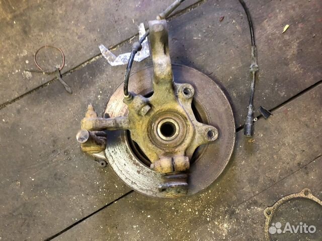 Левый поворотный кулак Renault Megane 1