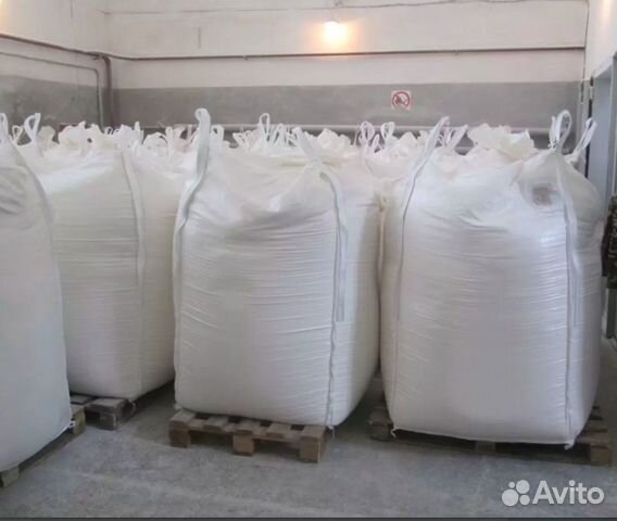 Швея по пошиву полипропиленовых контейнеров