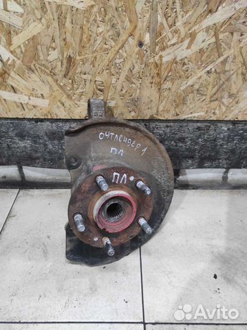 Кулак передний левый Mitsubishi Outlander 1