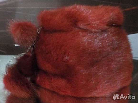 Шапка норковая красного цвета