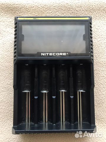 Надёжное авто зу NiteCore Digicharger D4