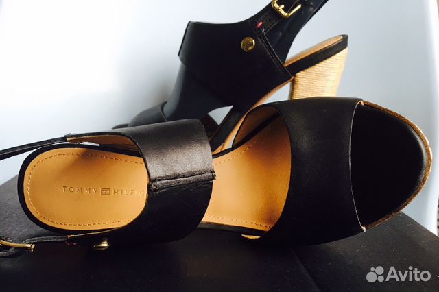 Новые кожаные босоножки Tommy Hilfiger США Новые кожаные босоножки Tommy Hilfiger США