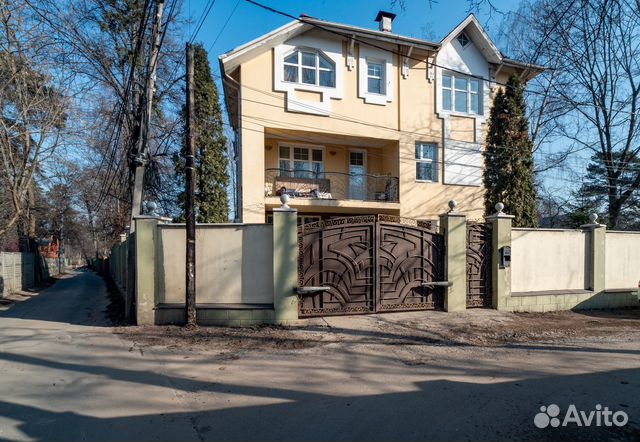 

10-к. и более дом, 380,5 м²