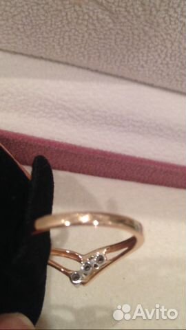 Золотое кольцо с 3-мя бриллиантами