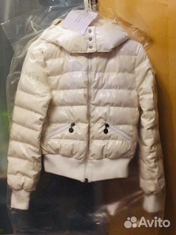 Куртка зимняя Moncler женская белая размер S Куртка зимняя Moncler женская белая размер S