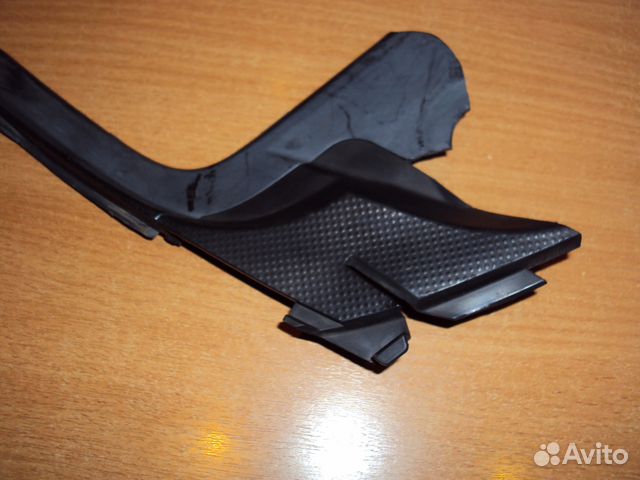 Honda Fit (Jazz) накладка петли капота правая Honda Fit (Jazz) накладка петли капота правая