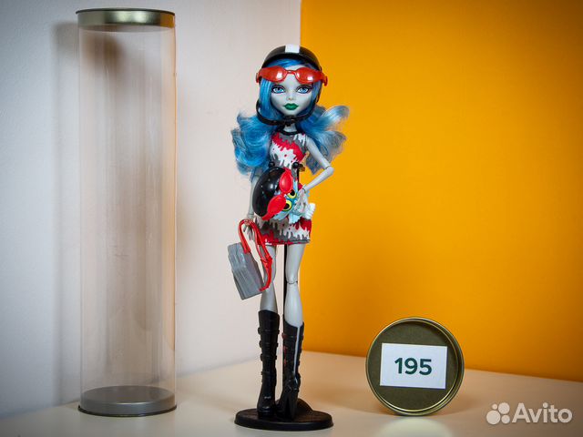 Гулия Йелп и скутер скариж М Хай - кукла в колбе Гулия Йелп и скутер скариж М Хай - кукла в колбе