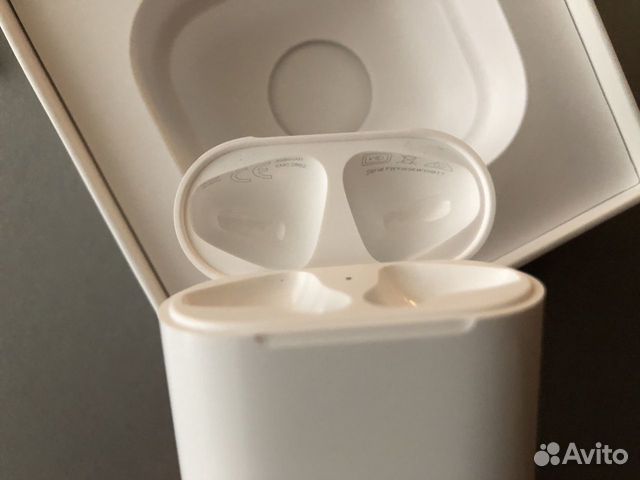 Наушники Apple AirPods 1 (кейс+правый наушник)