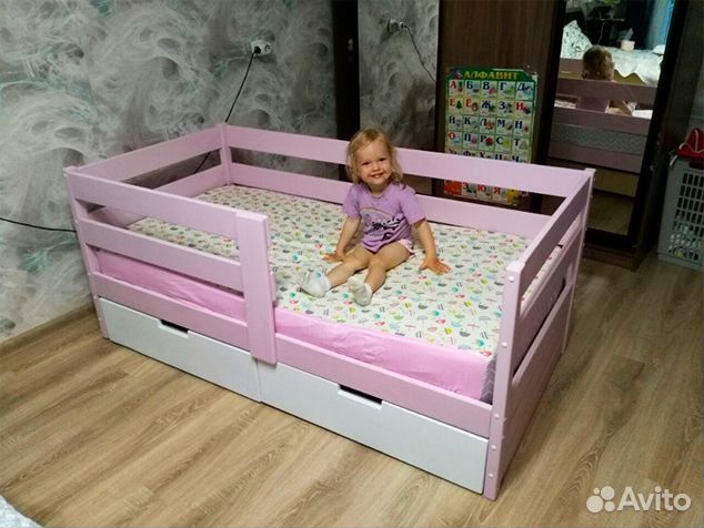 Детская кровать из массива с бортиком В наличии
