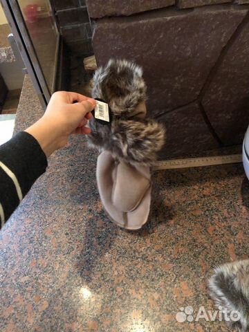 Меховая шапка и варежки Меховая шапка и варежки