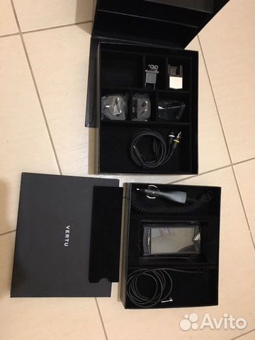 Телефон Vertu constellation T black neon blue