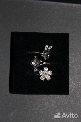 Серебряные кольца с фианитами 18 и 18,5 размера Серебряные кольца с фианитами 18 и 18,5 размера