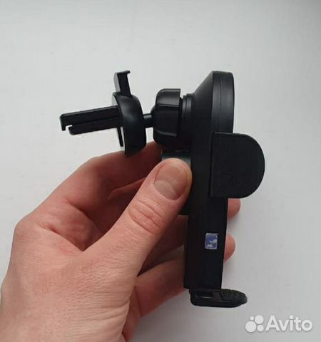 Держатель с беспроводной зарядкой в авто Держатель с беспроводной зарядкой в авто