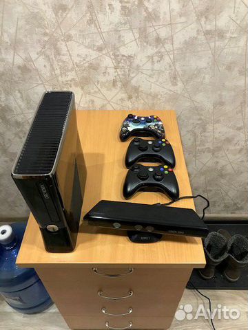 Xbox360 (HDD 320Gb) + Kinect + 2 Геймпада + Игры