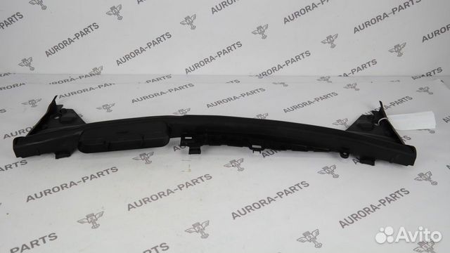 Воздухозаборник на передней панели Mercedes C-Klas
