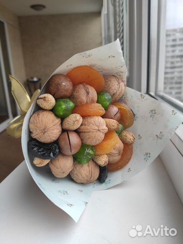 Букет из орехов и сухофруктов Букет из орехов и сухофруктов