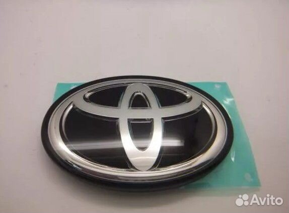 Toyota Camry V70 эмблема решетки радиатора в стекл