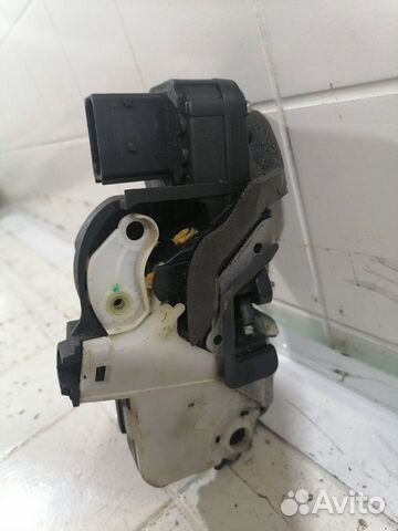 Замок двери передний правый Chevrolet Cruze J300