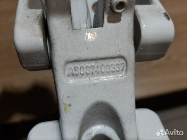 Петля задней двери правая нижняя Mercedes-Benz