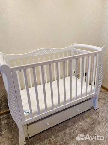 Детская кроватка со стразами и матрасам в комплект Детская кроватка со стразами и матрасам в комплект