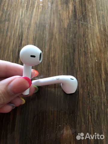 Беспроводные наушники AirPods Беспроводные наушники AirPods