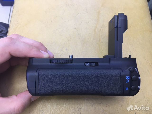 Оригинальный батарейный блок Canon BG-E7 для Canon Оригинальный батарейный блок Canon BG-E7 для Canon