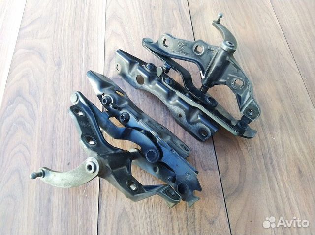 Петли капота Mercedes W221 C216 Петли капота Mercedes W221 C216