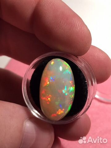 Редкий крупный кабошон опала 24.5 карат Редкий крупный кабошон опала 24.5 карат