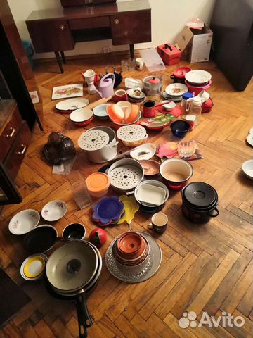 Посуда, кастрюли, тарелки ит. д