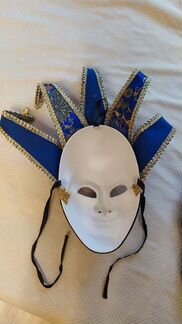 Венецианская карнавальная маска с бубенчиками