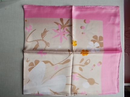 Платок шелковый новый