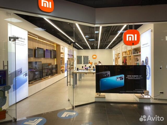 Продавец-консультант фирменного магазина Xaomi