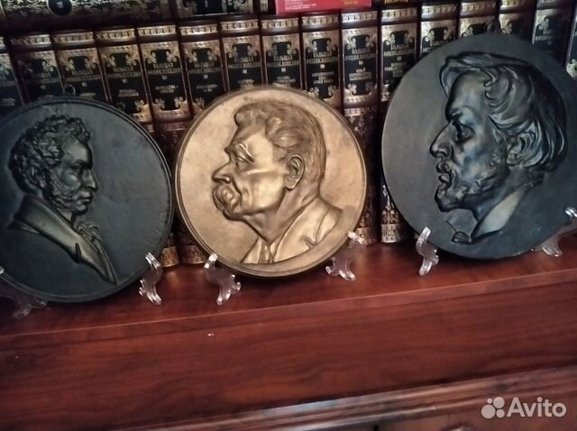 Настенный барельеф