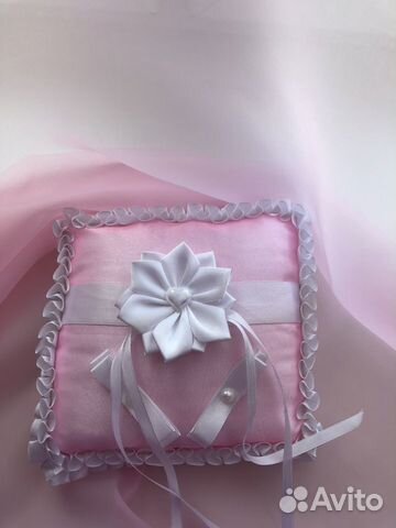 Нежная подушечка для обручальных колец