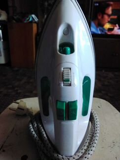 Утюг Vitek с отпаривателем