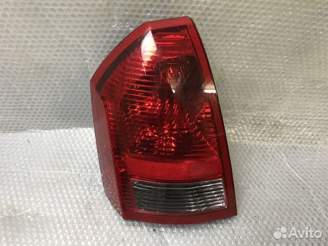 Фонарь задний левый Chrysler 300C 04-11