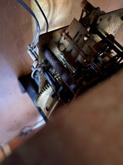 Антикварные настенные механические часы с боем очз