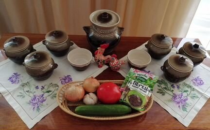 Набор керамической посуды - горшочки,кувшин,пиалы