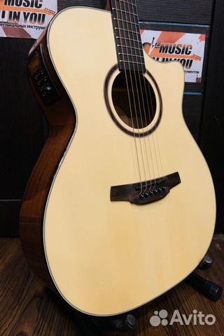 Электроакустическая гитара Crafter + аксессуар