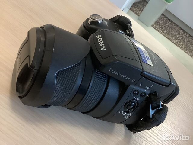Цифровой фотоаппарат Sony DSC-R1