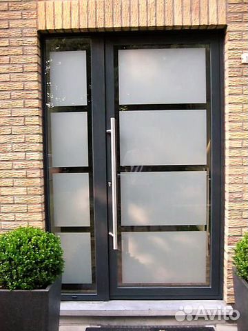 Алюминиевая дверь