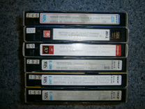 Видеокассеты с разными фильмами видеопроигрывателе
