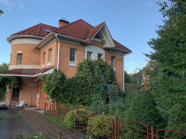 Коттедж 660 м² на участке 40 сот.