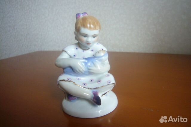 Фарфоровая статуэтка 